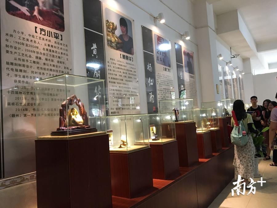 图为江西余江雕刻展览馆。