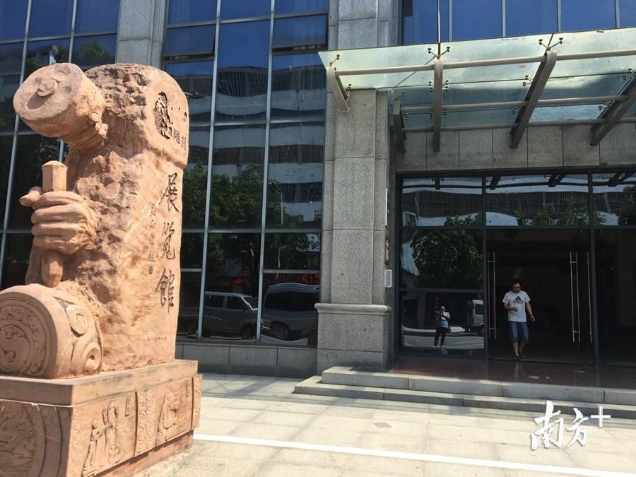 图为江西余江雕刻展览馆。